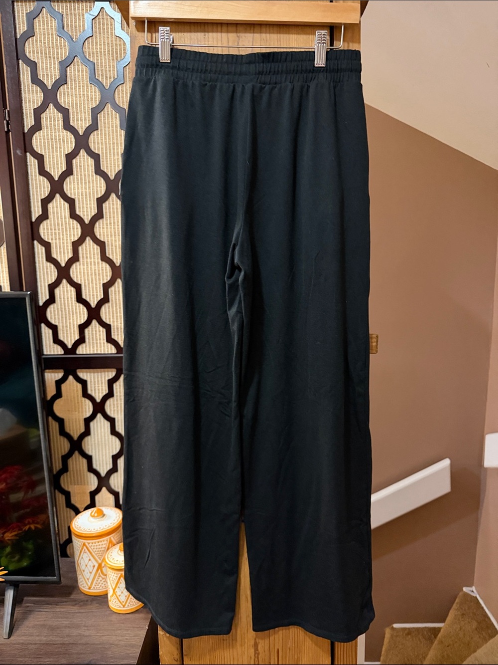 Vuori Halo Essential Wide Leg in Black - Picture 8 of 8